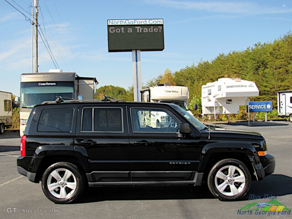 2017 Patriot Latitude - Black / Dark Slate Gray photo #6