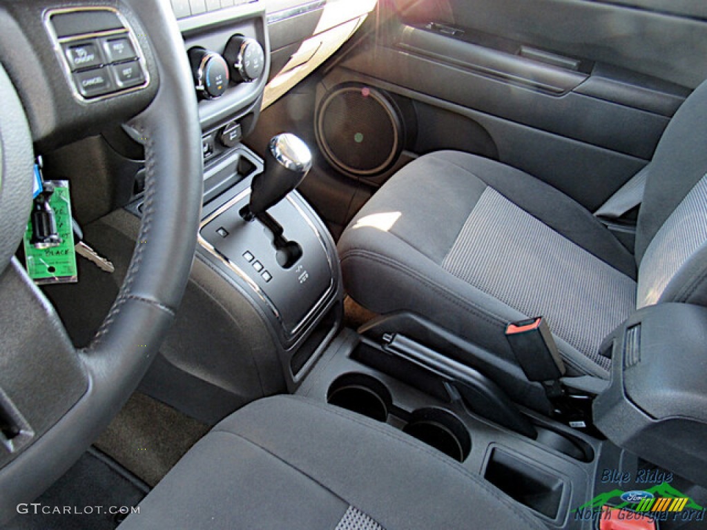 2017 Patriot Latitude - Black / Dark Slate Gray photo #21