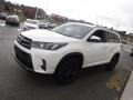 2019 Blizzard Pearl White Toyota Highlander SE AWD  photo #6