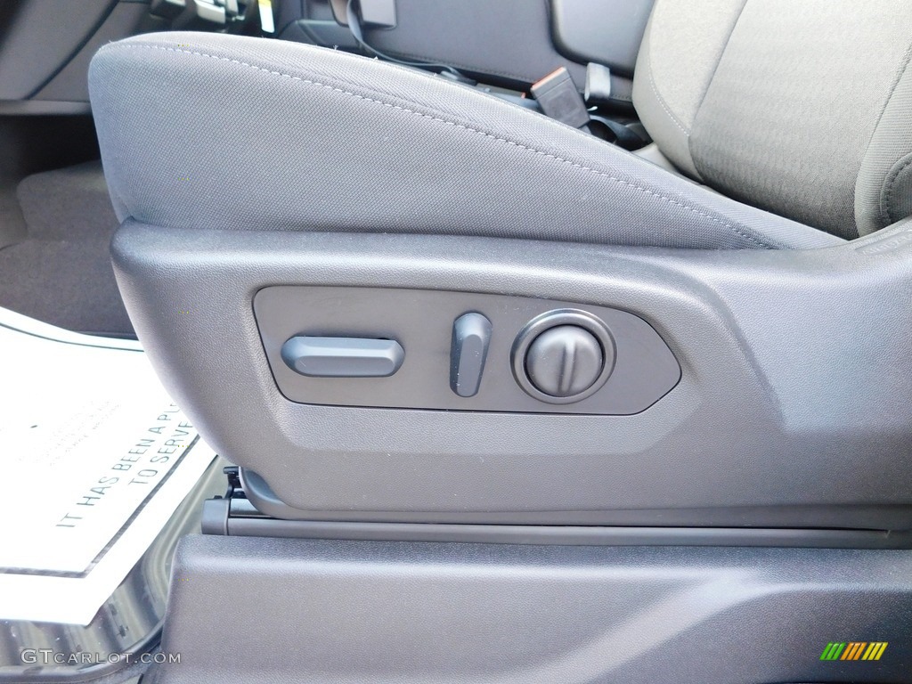 2022 Chevrolet Silverado 2500HD Custom Crew Cab 4x4 Front Seat Photos