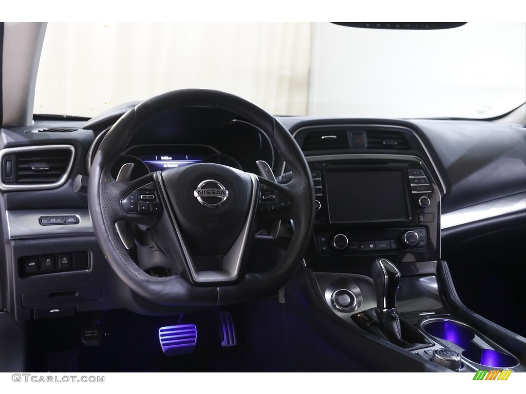 2017 Maxima SR - Super Black / Charcoal photo #6