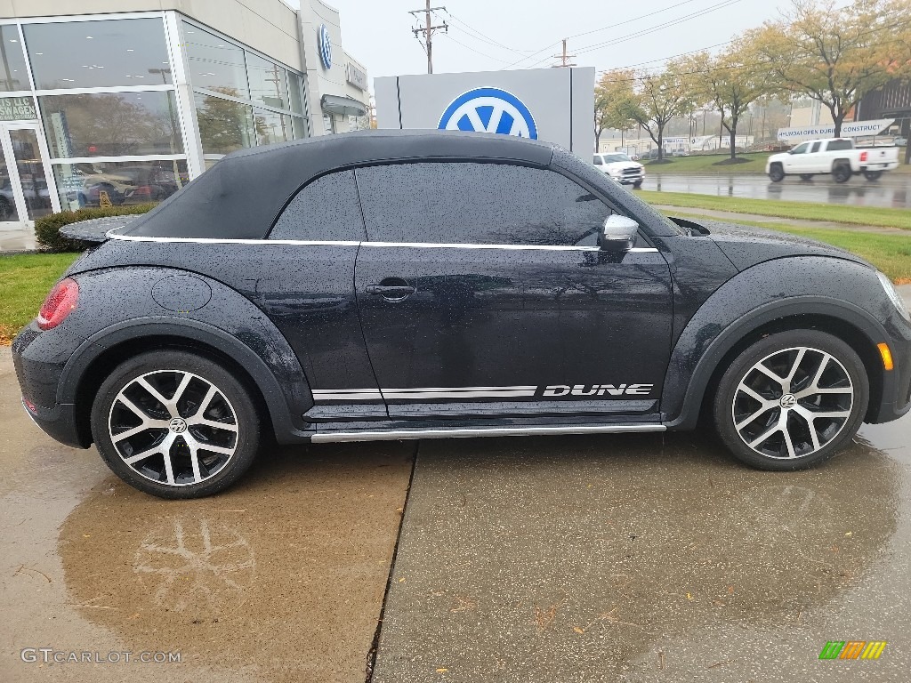 Deep Black Pearl 2018 Volkswagen Beetle Dune Convertible Exterior Photo #145049695