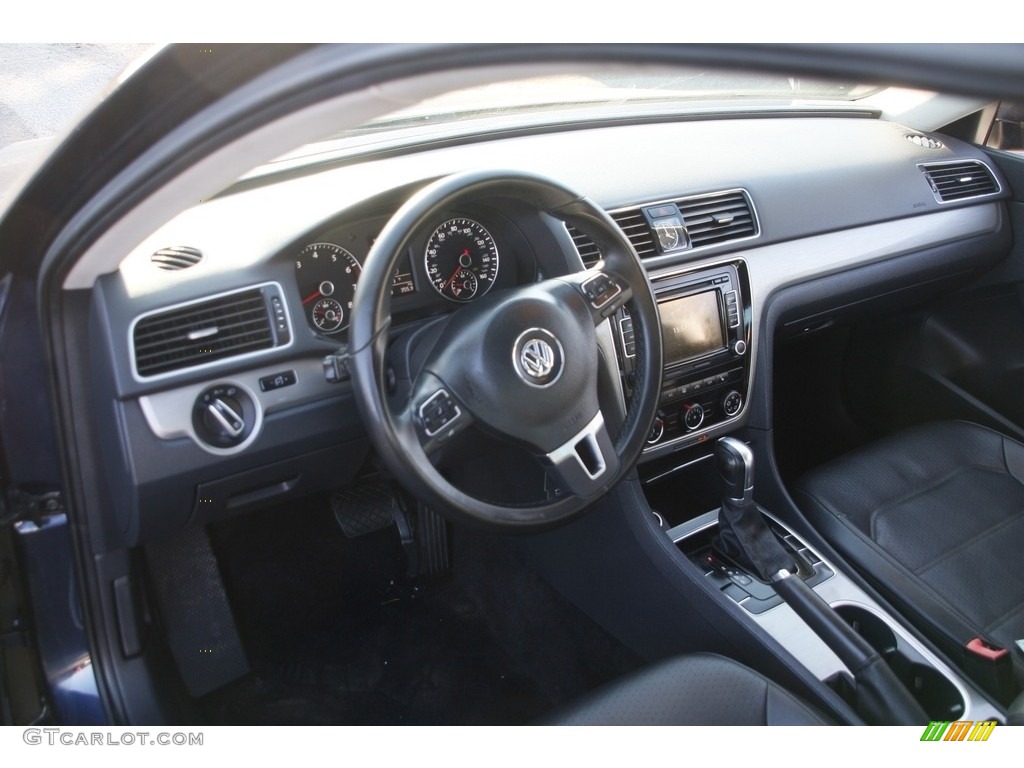 2014 Volkswagen Passat 1.8T SE Titan Black Dashboard Photo #145054426