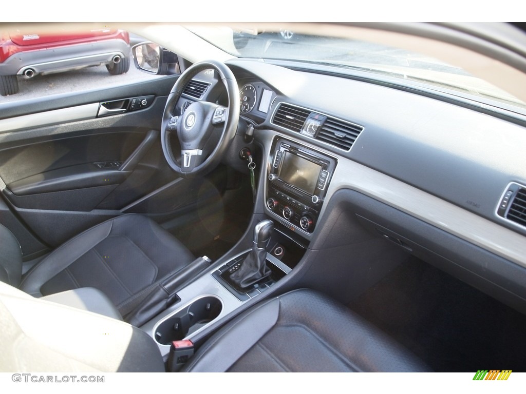 Titan Black Interior 2014 Volkswagen Passat 1.8T SE Photo #145054495