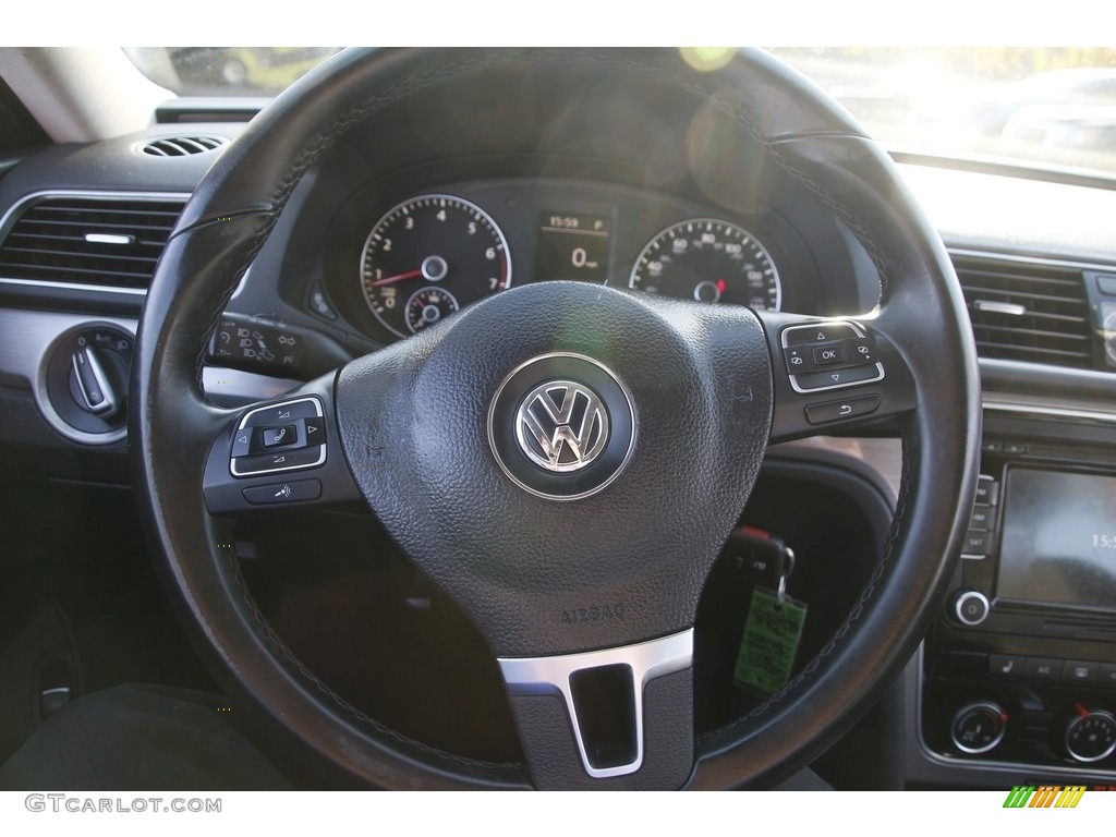 2014 Volkswagen Passat 1.8T SE Titan Black Steering Wheel Photo #145054531