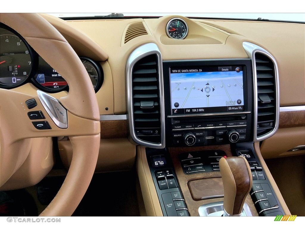 2013 Porsche Cayenne Standard Cayenne Model Controls Photo #145055798
