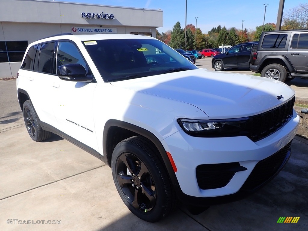 2023 Grand Cherokee Altitude 4x4 - Bright White / Global Black photo #3