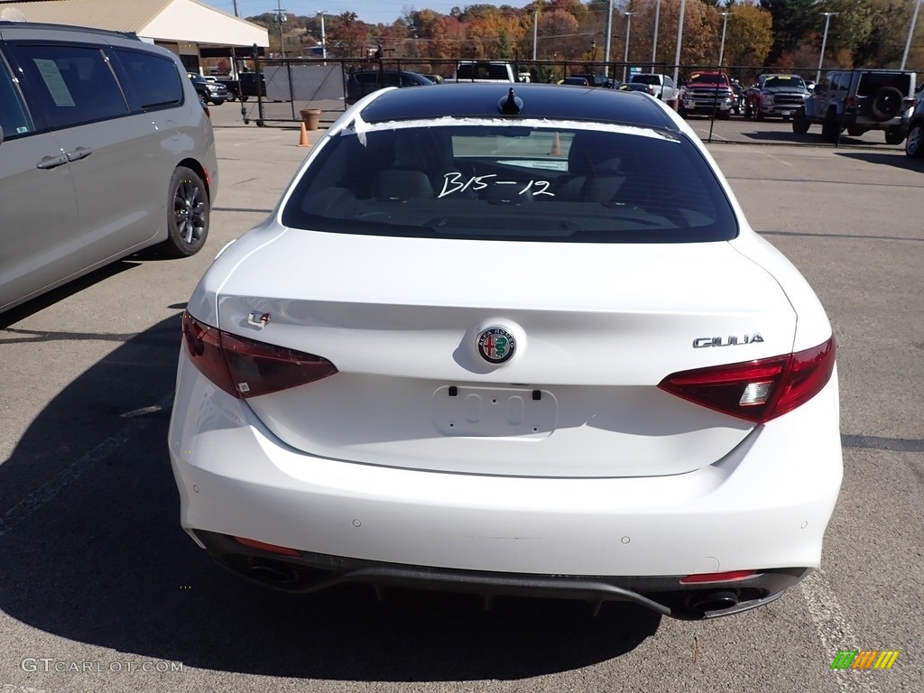 2022 Giulia Veloce AWD - Alfa White / Black photo #6