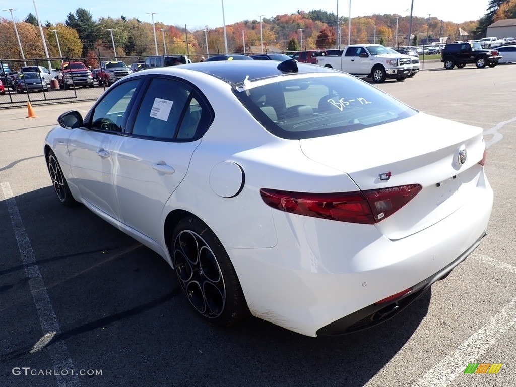 2022 Giulia Veloce AWD - Alfa White / Black photo #7