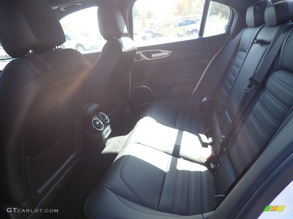 2022 Giulia Veloce AWD - Alfa White / Black photo #11
