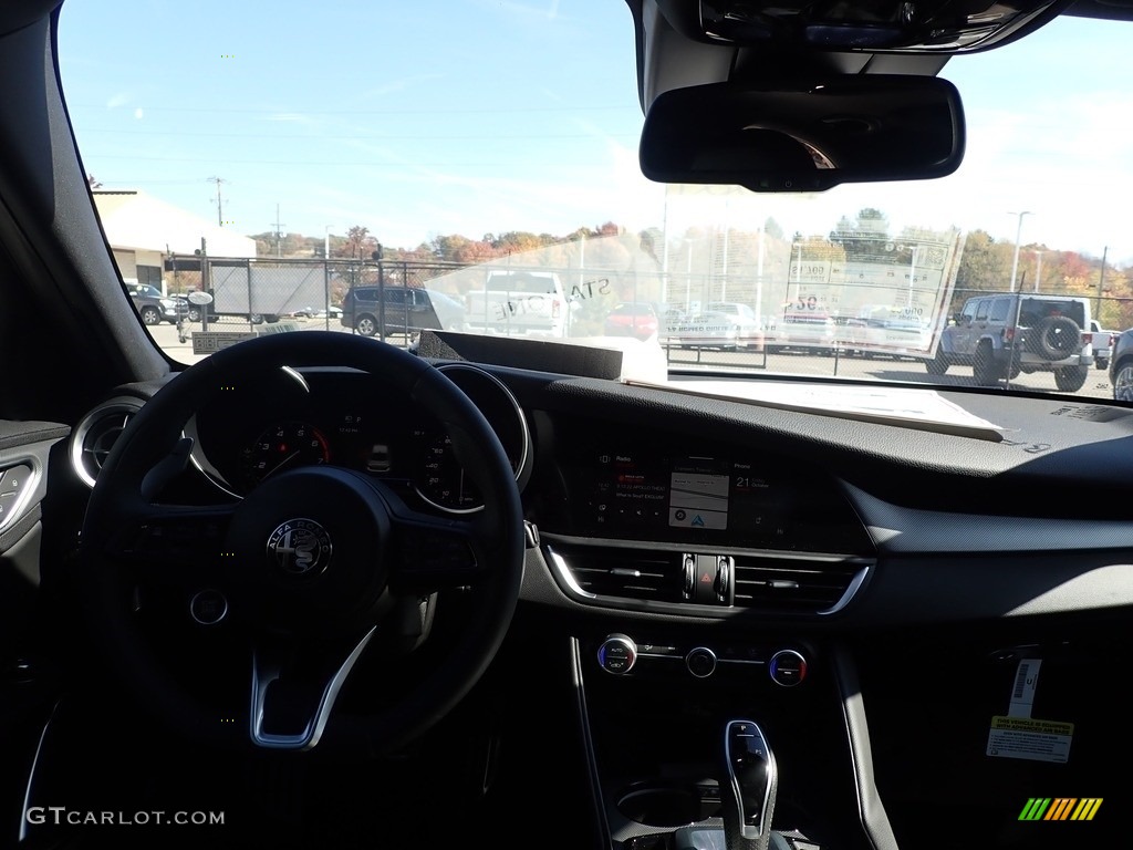 2022 Giulia Veloce AWD - Alfa White / Black photo #12
