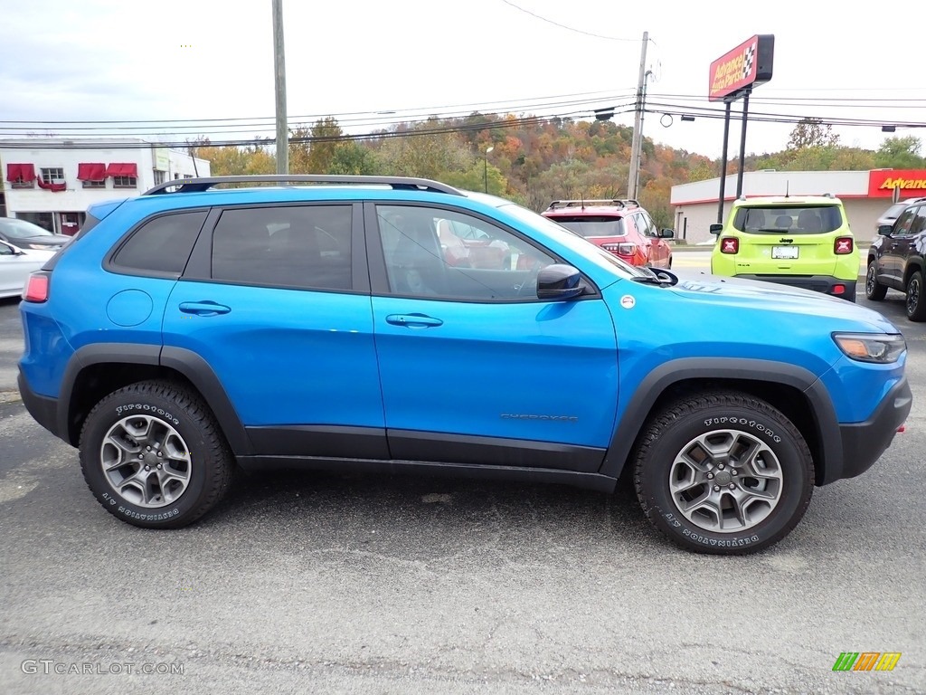 2022 Cherokee Trailhawk 4x4 - Hydro Blue Pearl / Black photo #7