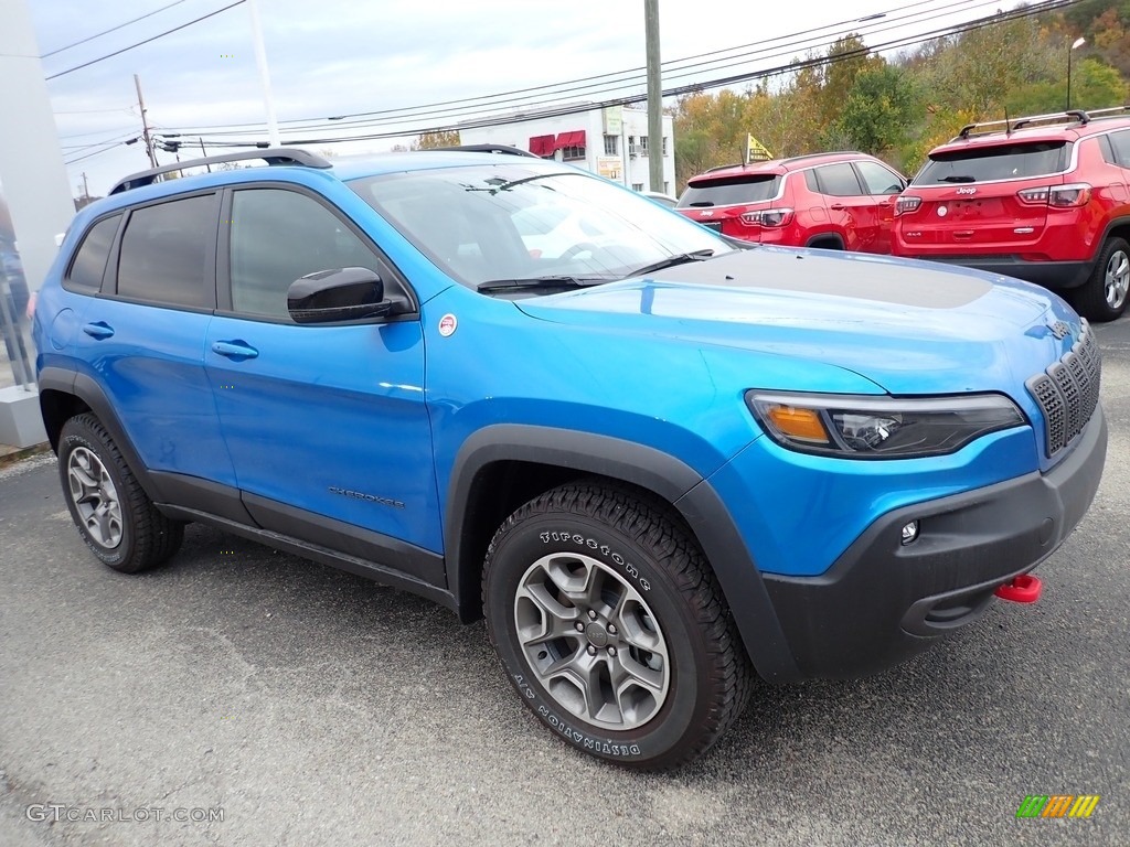 2022 Cherokee Trailhawk 4x4 - Hydro Blue Pearl / Black photo #8