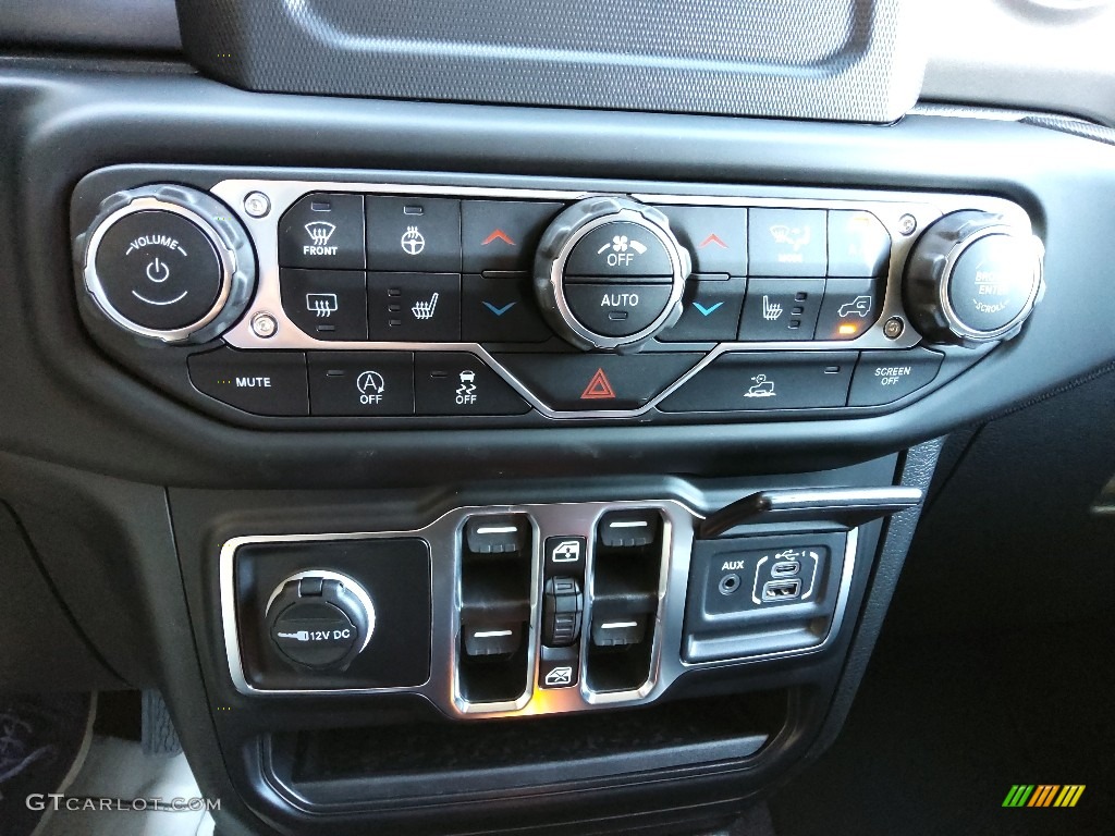 2023 Jeep Gladiator Freedom Edition 4x4 Controls Photo #145069102
