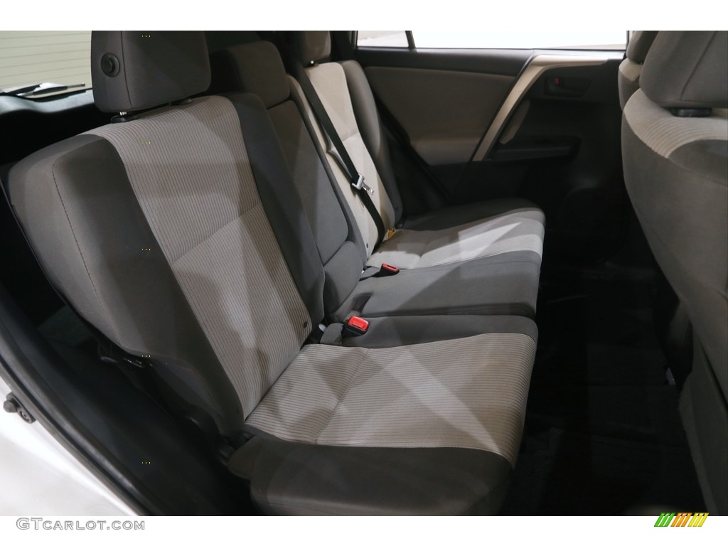 2015 RAV4 LE - Classic Silver Metallic / Ash photo #16