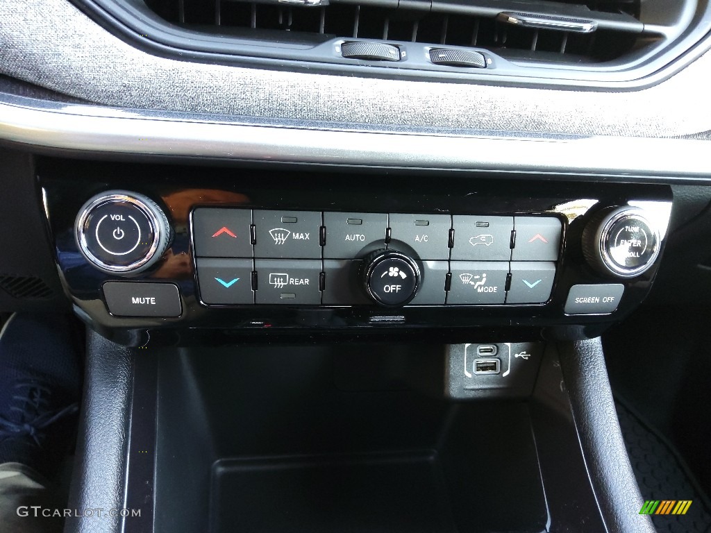 2022 Jeep Compass Latitude 4x4 Controls Photo #145069663