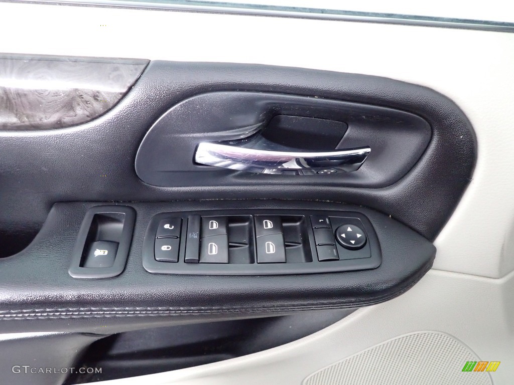 2015 Grand Caravan SE - Bright White / Black/Light Graystone photo #10