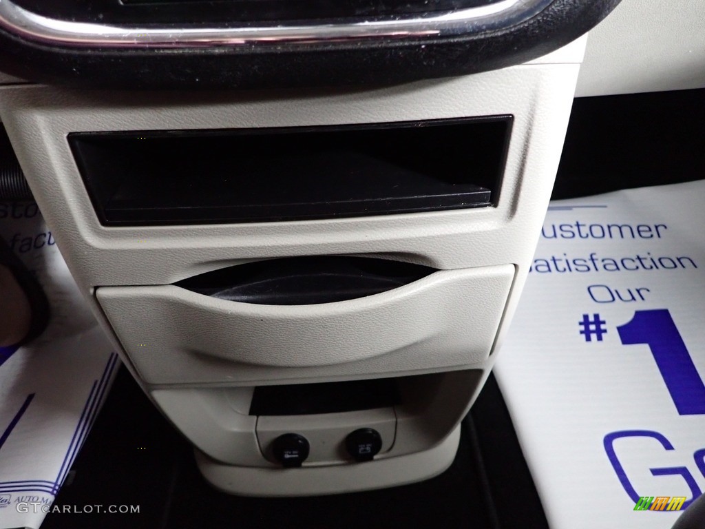 2015 Grand Caravan SE - Bright White / Black/Light Graystone photo #18