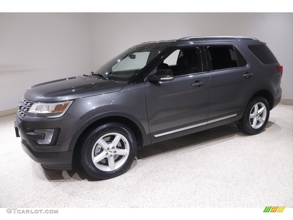 2017 Explorer XLT 4WD - Magnetic / Ebony Black photo #3