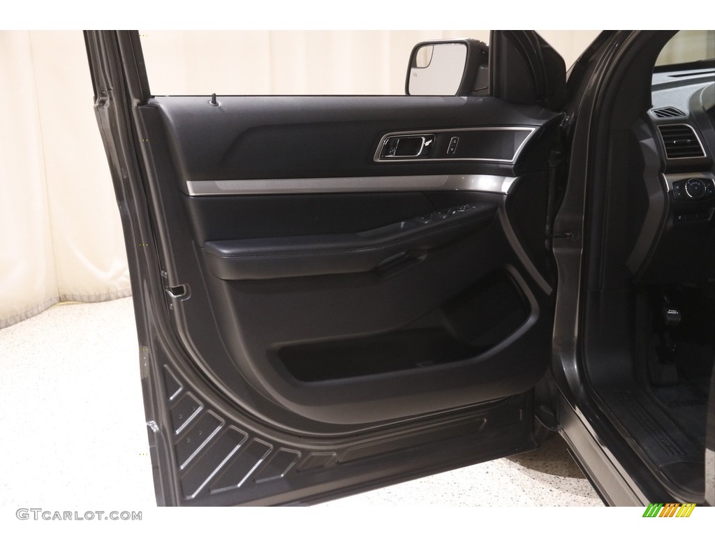 2017 Explorer XLT 4WD - Magnetic / Ebony Black photo #5