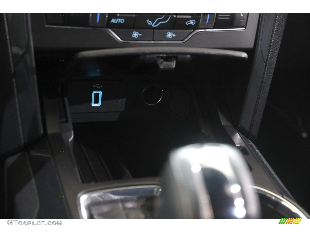 2017 Explorer XLT 4WD - Magnetic / Ebony Black photo #15