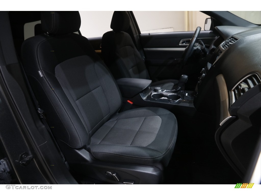 2017 Explorer XLT 4WD - Magnetic / Ebony Black photo #16