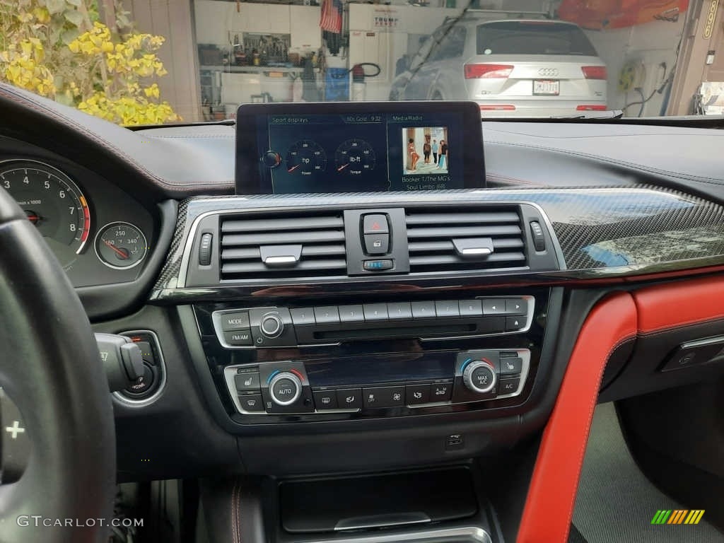 2017 BMW M4 Coupe Controls Photos