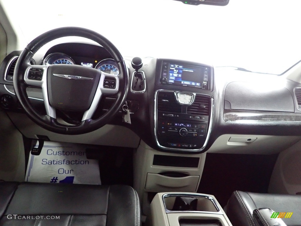 2013 Town & Country Touring - Deep Cherry Red Crystal Pearl / Black/Light Graystone photo #25