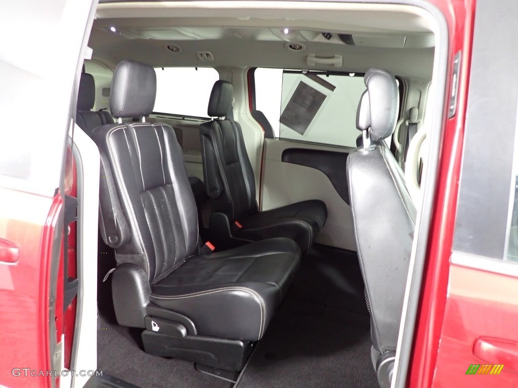 2013 Town & Country Touring - Deep Cherry Red Crystal Pearl / Black/Light Graystone photo #29