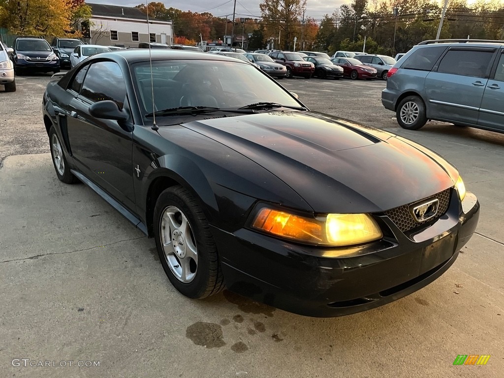 2003 Mustang V6 Coupe - Black / Medium Graphite photo #2