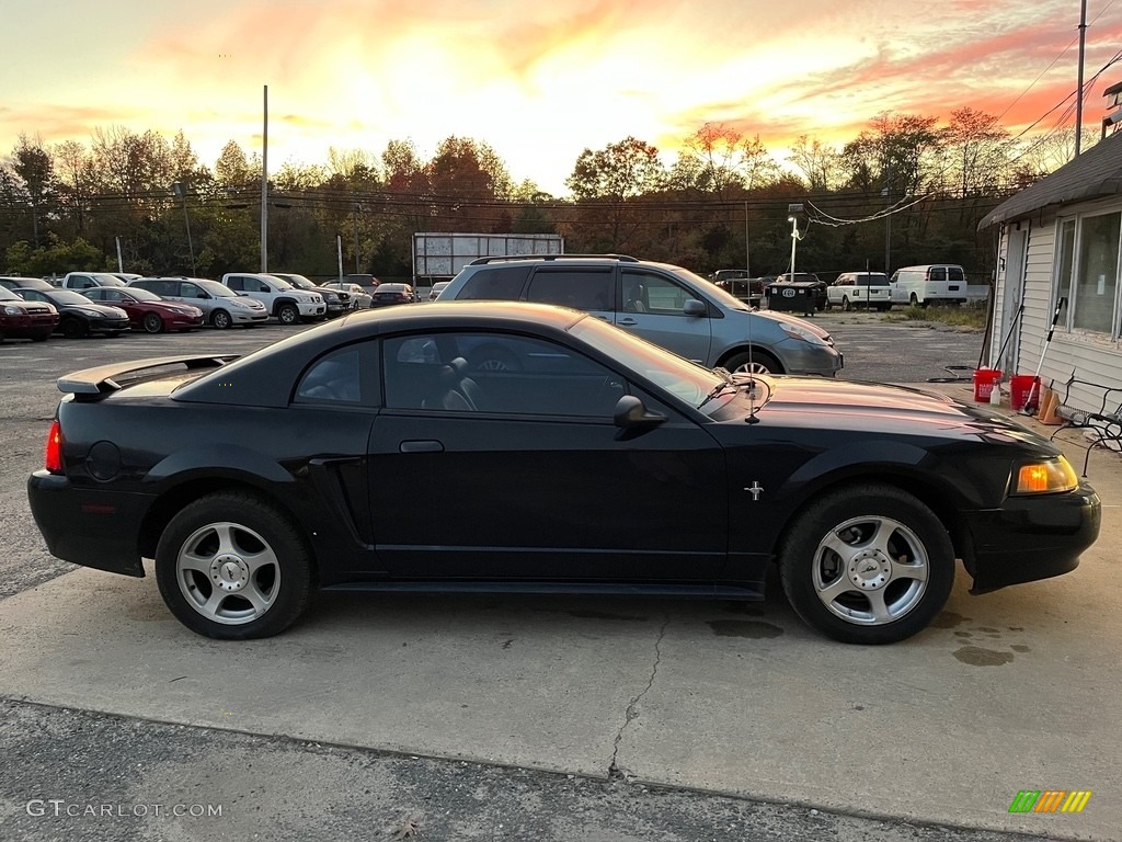 2003 Mustang V6 Coupe - Black / Medium Graphite photo #4