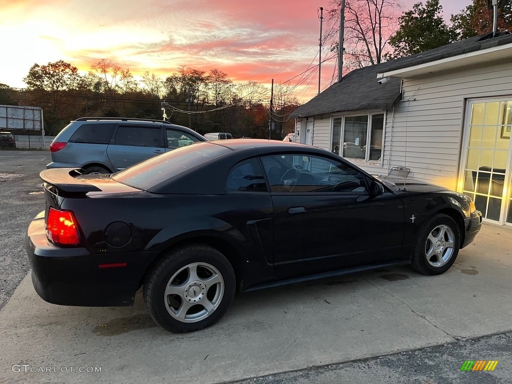 2003 Mustang V6 Coupe - Black / Medium Graphite photo #5