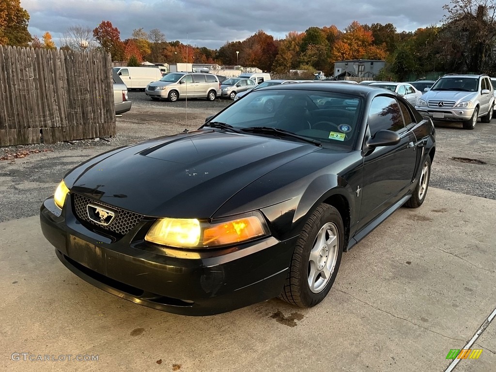 2003 Mustang V6 Coupe - Black / Medium Graphite photo #12