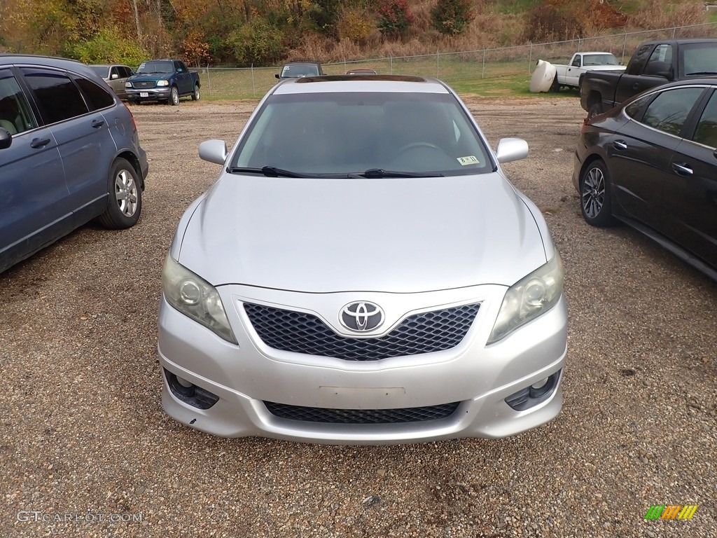 2011 Camry SE - Classic Silver Metallic / Dark Charcoal photo #3