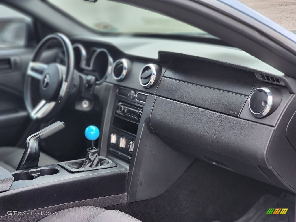 2006 Mustang V6 Deluxe Coupe - Vista Blue Metallic / Light Graphite photo #11