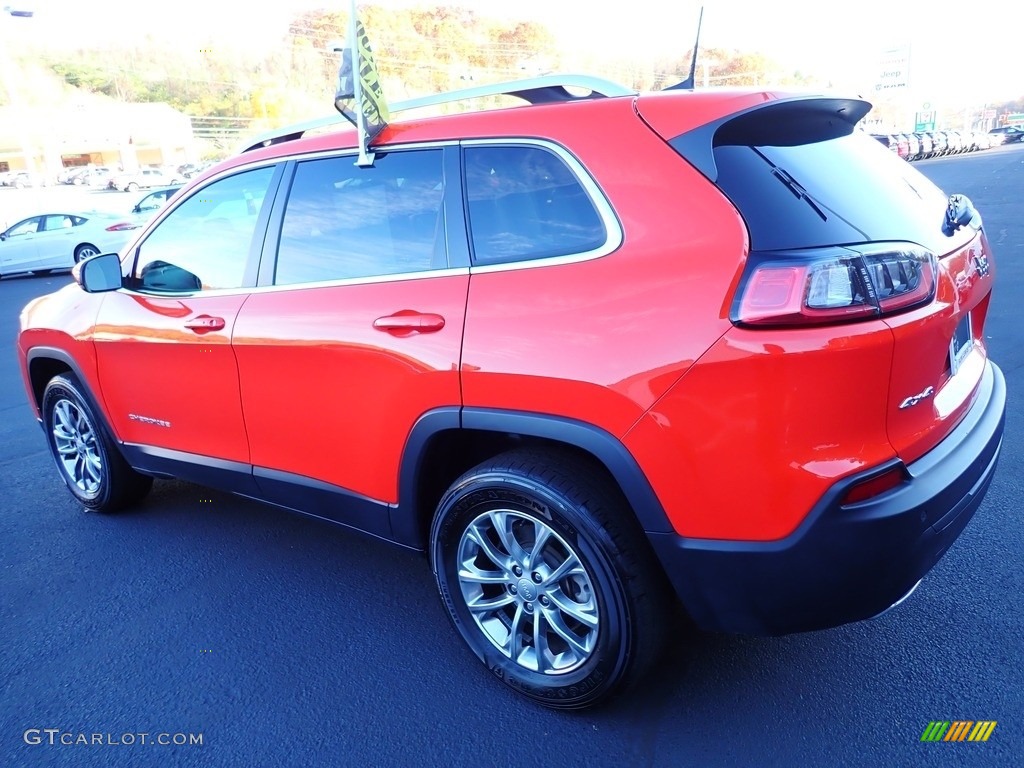 2021 Cherokee Latitude Lux 4x4 - Spitfire Orange / Ski Gray/Black photo #3