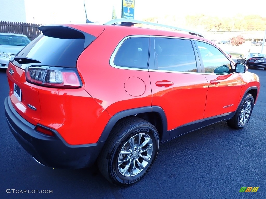 2021 Cherokee Latitude Lux 4x4 - Spitfire Orange / Ski Gray/Black photo #6