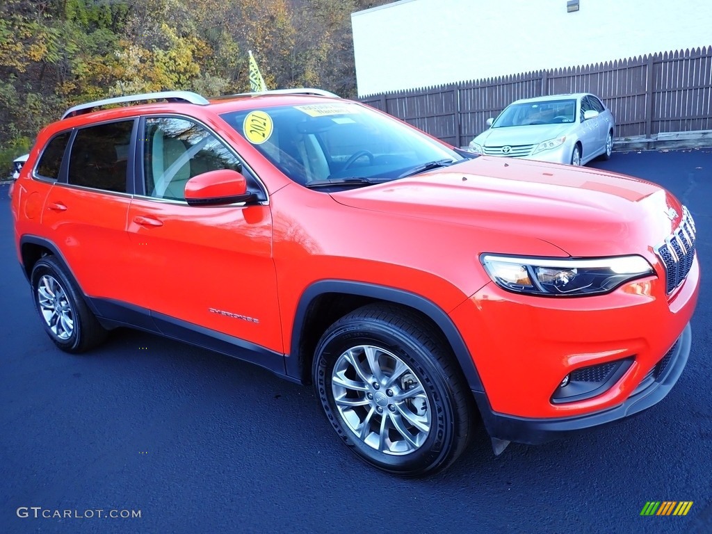 2021 Cherokee Latitude Lux 4x4 - Spitfire Orange / Ski Gray/Black photo #8
