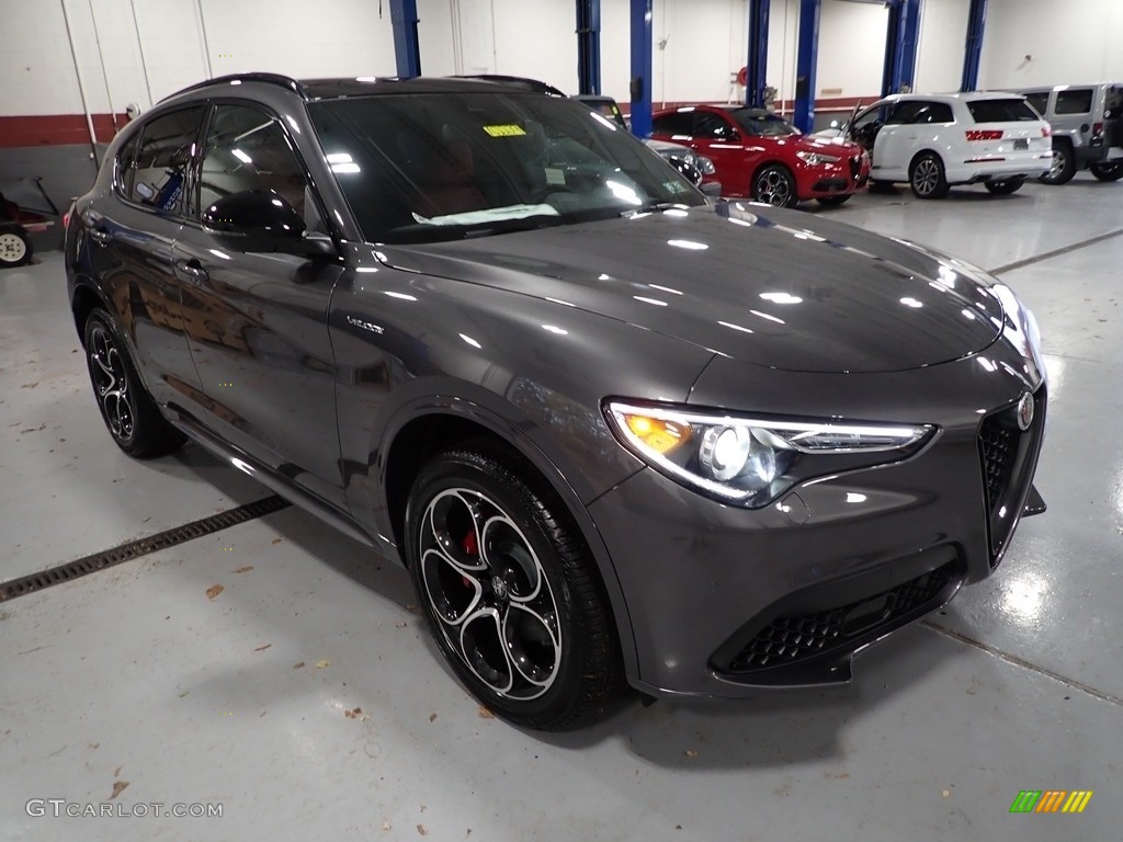 2022 Alfa Romeo Stelvio Veloce AWD Exterior Photos