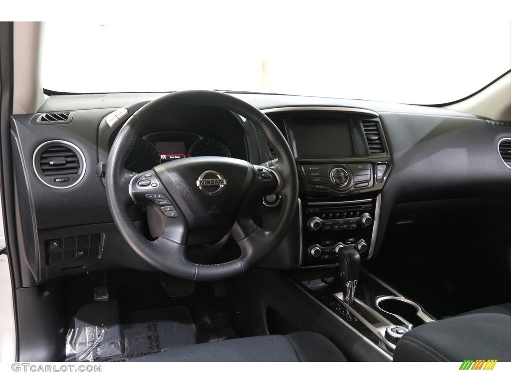 2017 Nissan Pathfinder SV 4x4 Charcoal Dashboard Photo #145118667