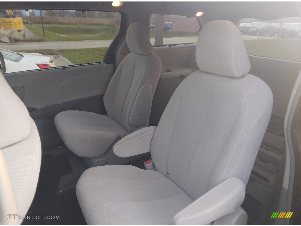 2014 Sienna LE AWD - Salsa Red Pearl / Light Gray photo #4