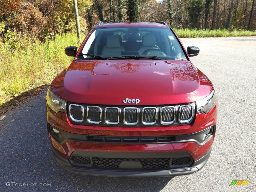 2022 Compass Latitude - Velvet Red Pearl / Steel Gray photo #3