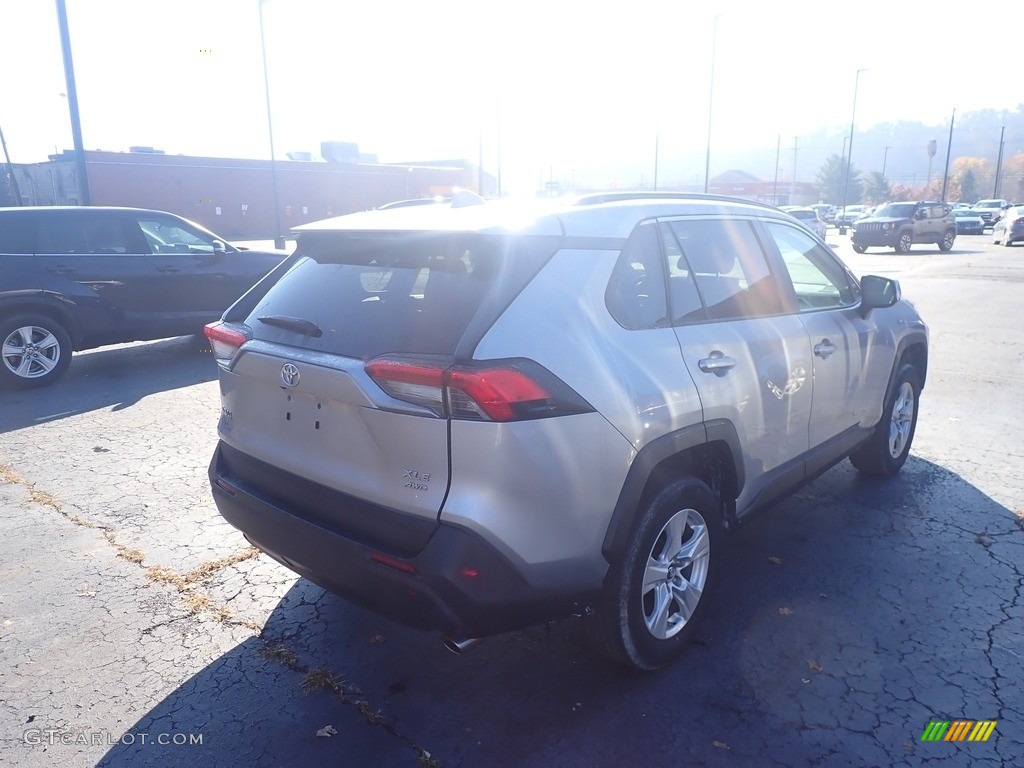2019 RAV4 XLE - Silver Sky Metallic / Light Gray photo #10
