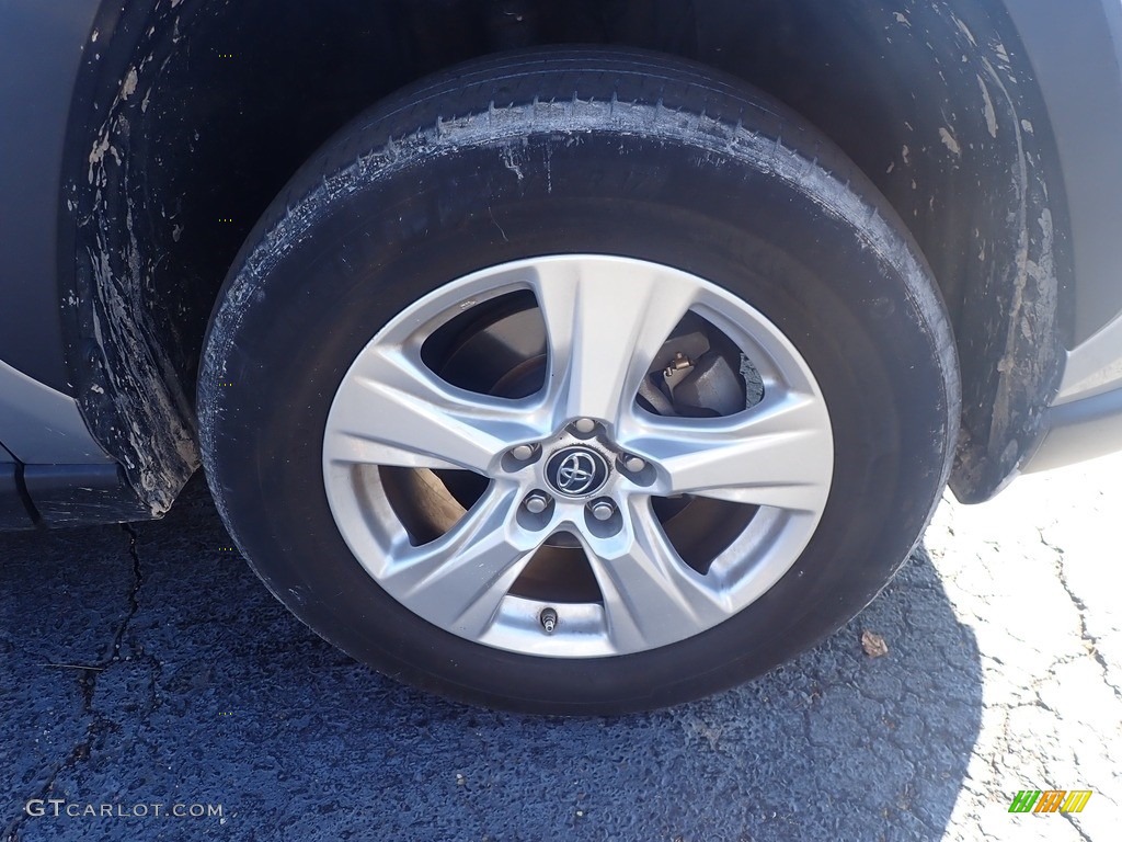 2019 RAV4 XLE - Silver Sky Metallic / Light Gray photo #12