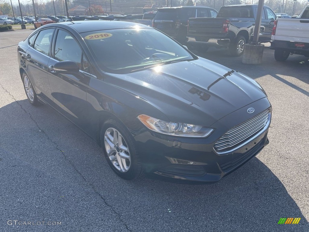 2016 Fusion SE - Shadow Black / Charcoal Black photo #4