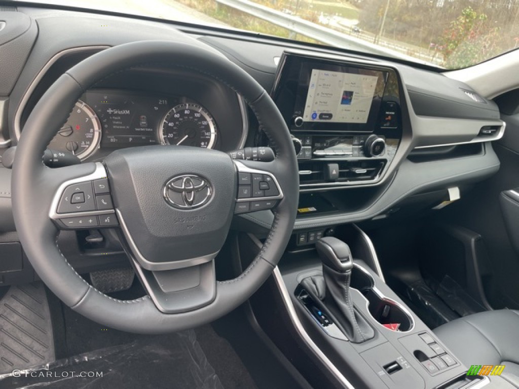 2023 Toyota Highlander XLE Black Dashboard Photo #145132588