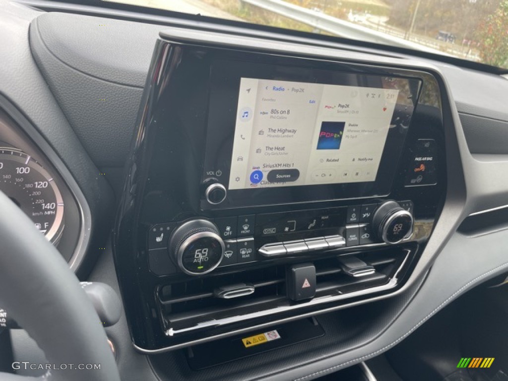 2023 Toyota Highlander XLE Controls Photo #145132627