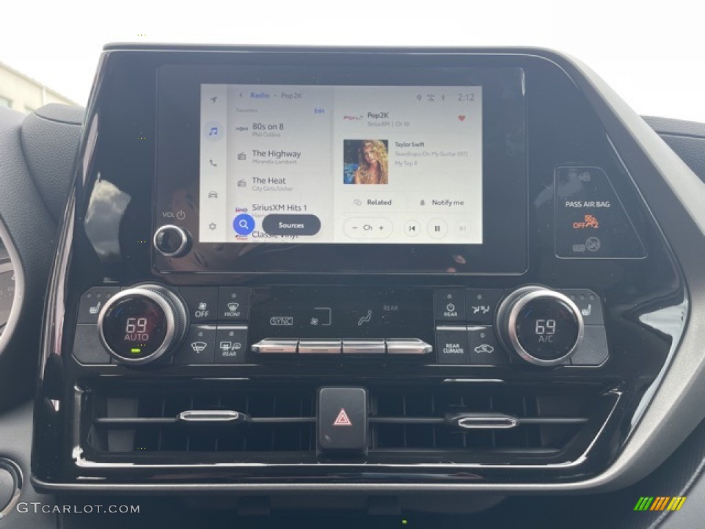 2023 Toyota Highlander XLE Controls Photo #145132753