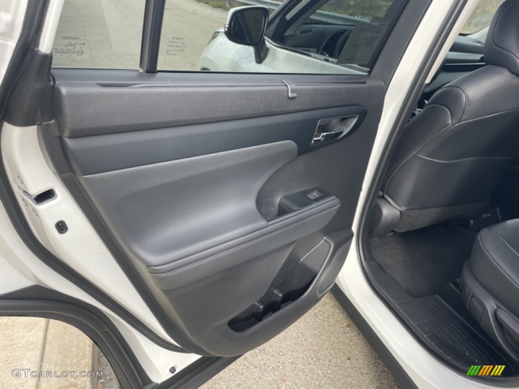 2023 Toyota Highlander XLE Door Panel Photos
