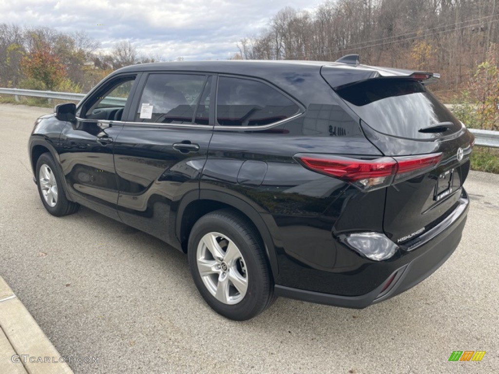 2023 Highlander LE - Midnight Black Metallic / Black photo #2